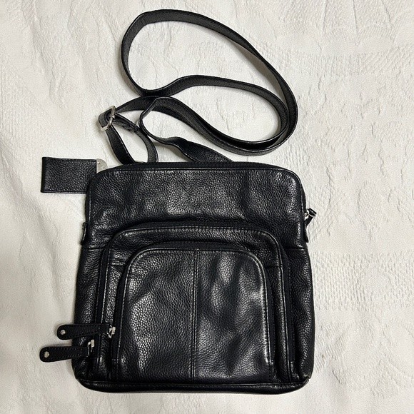 Danier Handbags - Daniel Leather Pebbled Black Crossbody Purse Multi Pocket Adjustable Strap